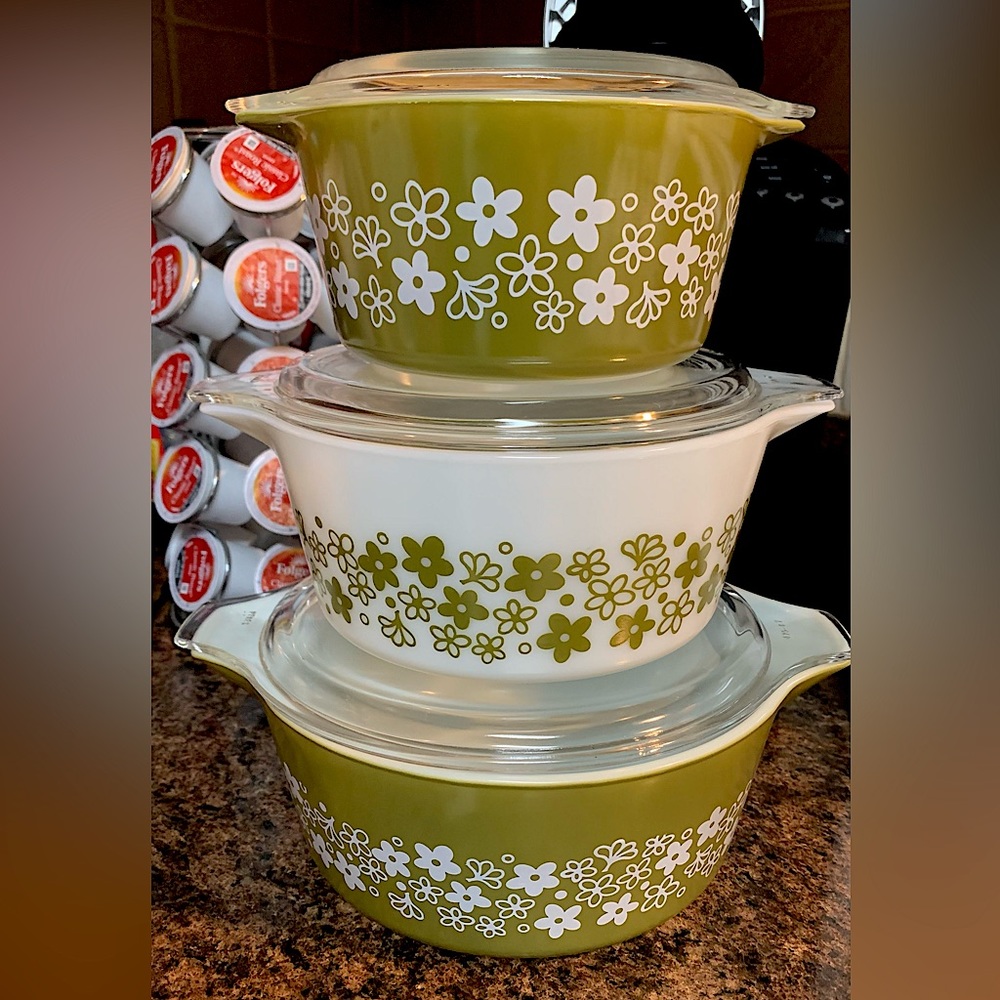 VINTAGE PYREX💚SPRING BLOSSOM/CRAZY DAISY PATTERN CASSEROLE DISHES WITH LIDS
